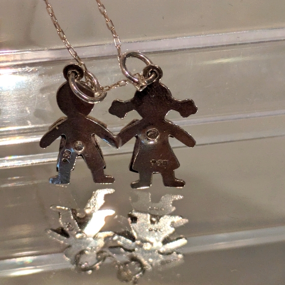 Sterling Silver children pendant and chain - Picture 3 of 3
